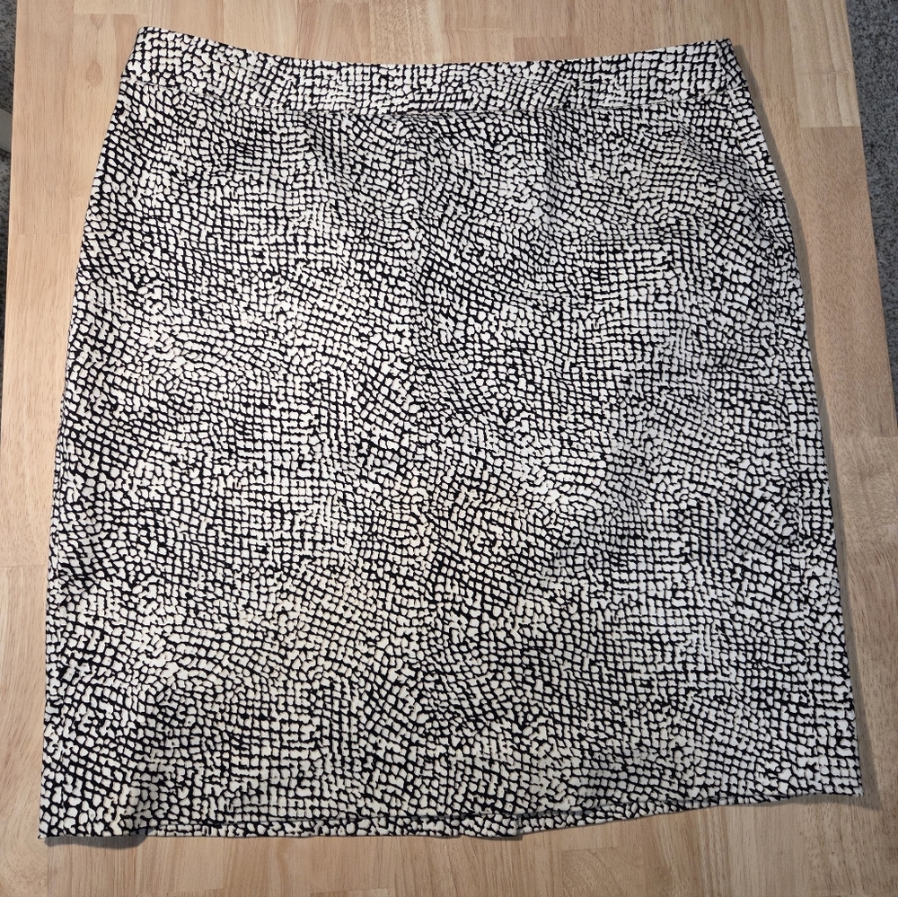 Banana Republic Black,taupe and White Patterned Pencil Skirt Petite 12
